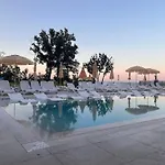 Sunrise L 1bd Sea View L Pool L Free Parking Apartment Warna