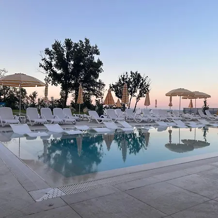 Sunrise L 1bd Sea View L Pool L Free Parking Apartmán Varna